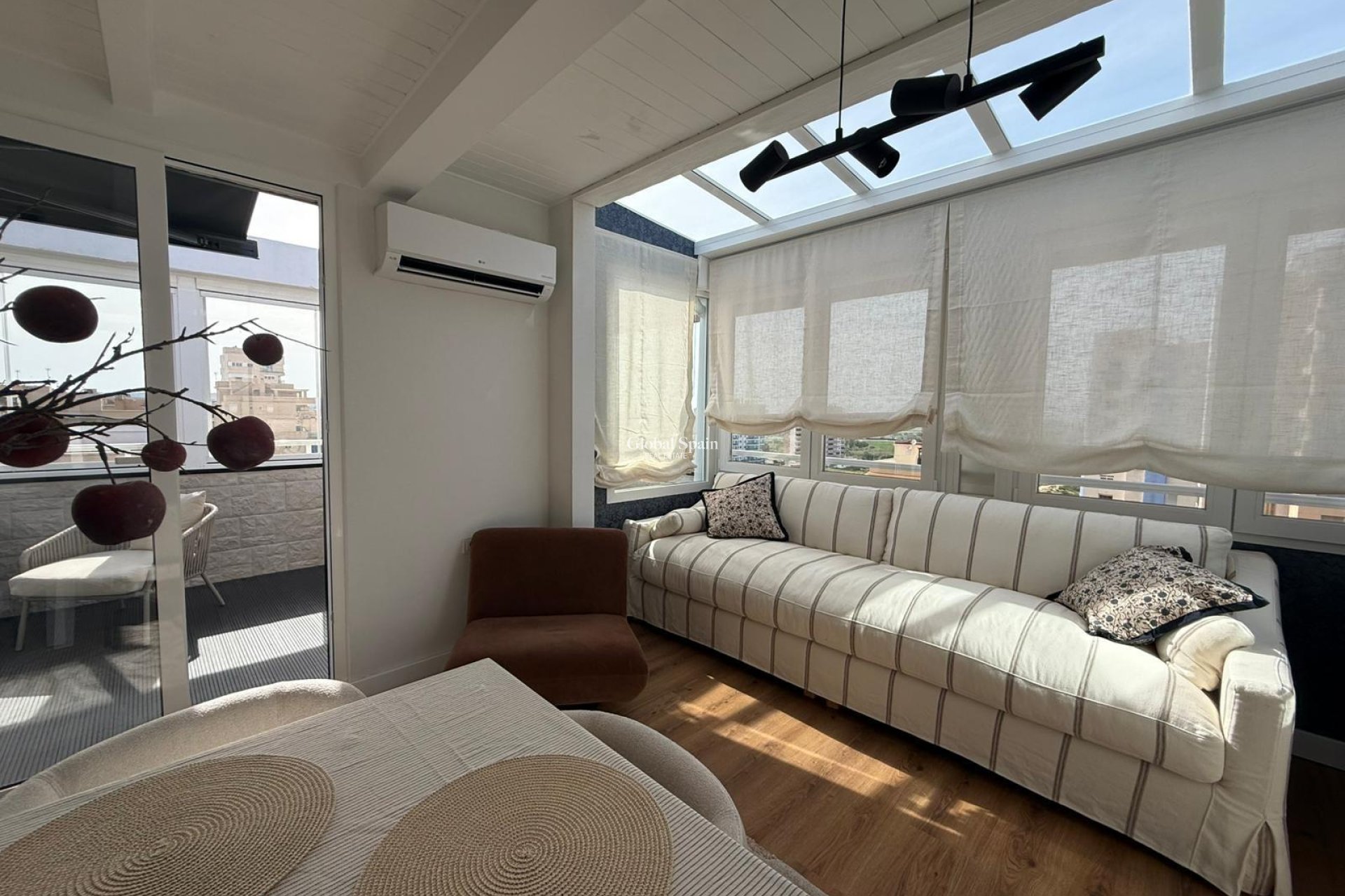Resale - APARTMENT -
GUARDAMAR DEL SEGURA