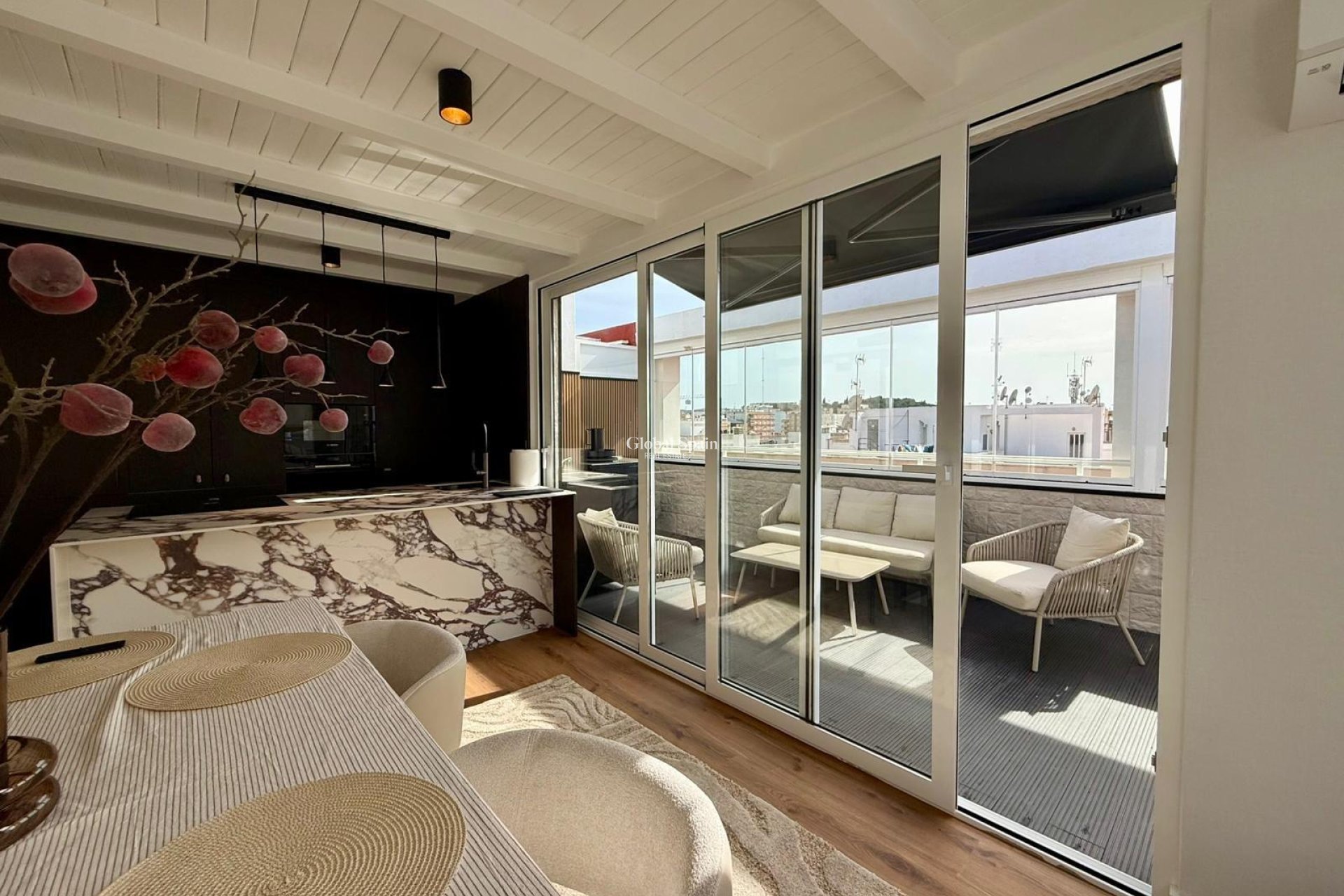 Resale - APARTMENT -
GUARDAMAR DEL SEGURA