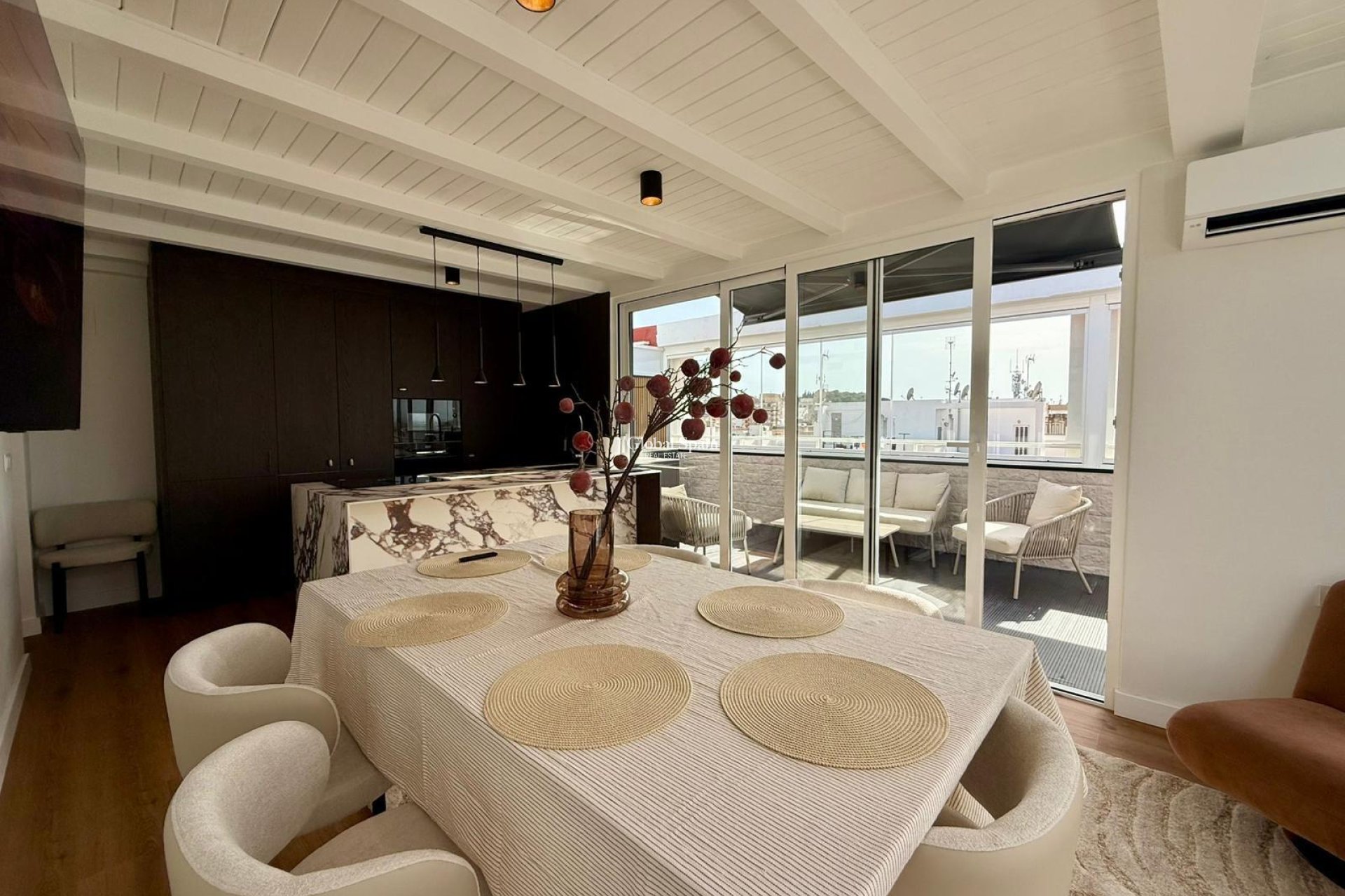 Resale - APARTMENT -
GUARDAMAR DEL SEGURA