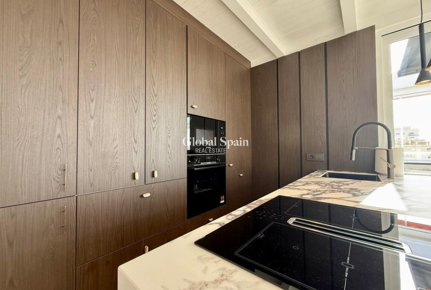 Resale - APARTMENT -
GUARDAMAR DEL SEGURA