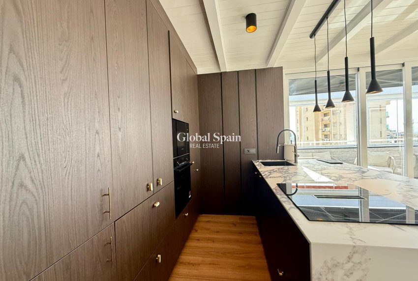 Resale - APARTMENT -
GUARDAMAR DEL SEGURA