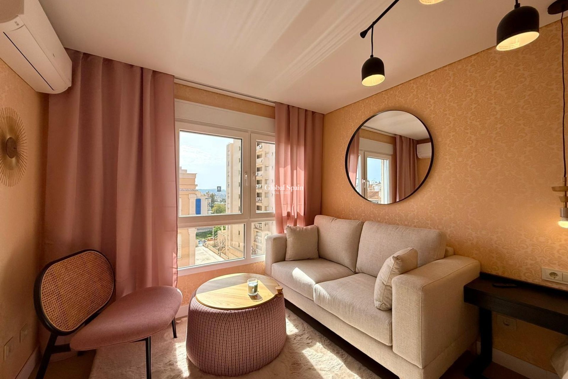 Resale - APARTMENT -
GUARDAMAR DEL SEGURA