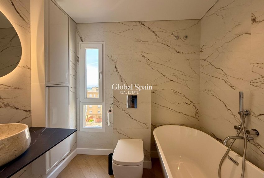 Resale - APARTMENT -
GUARDAMAR DEL SEGURA