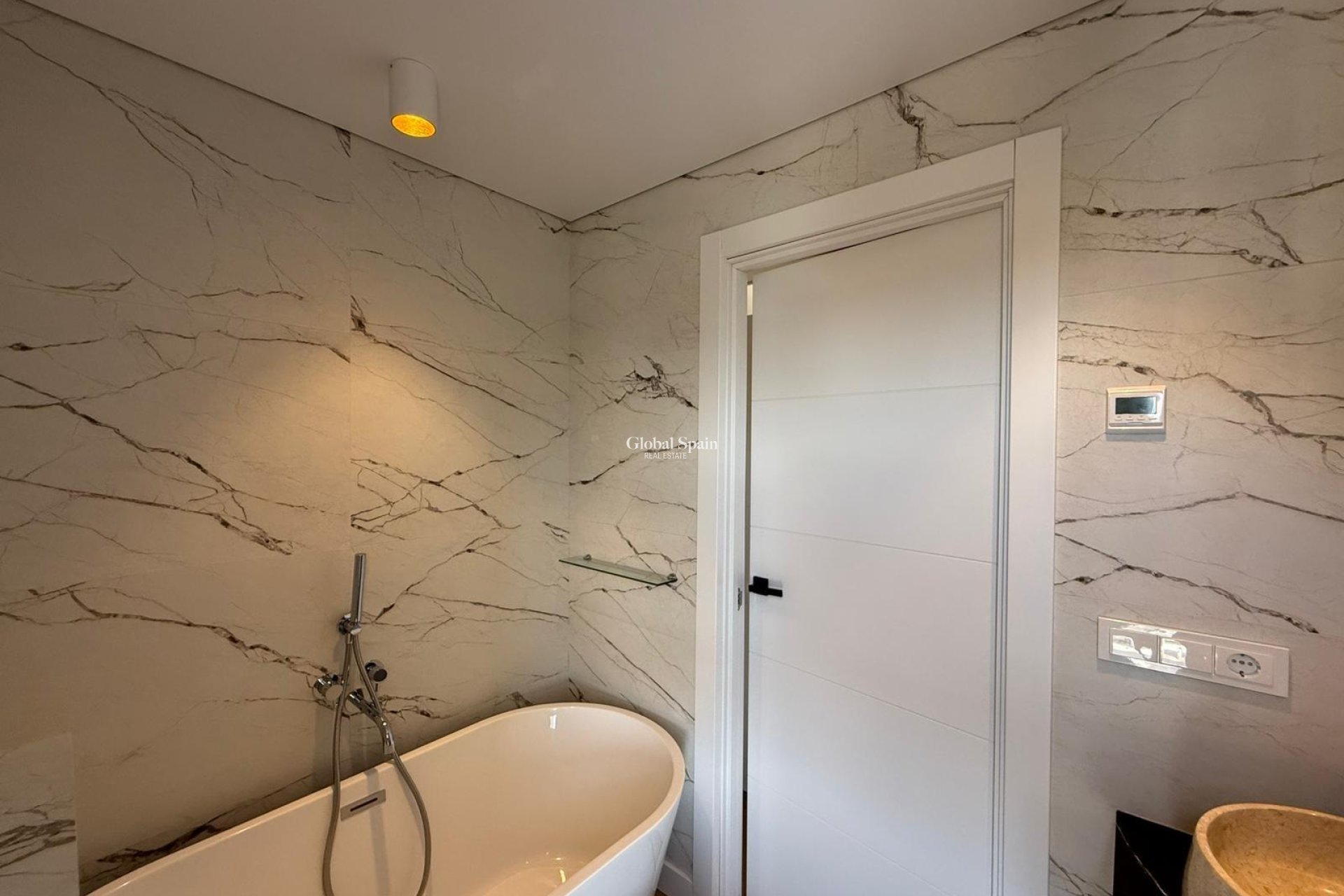 Resale - APARTMENT -
GUARDAMAR DEL SEGURA
