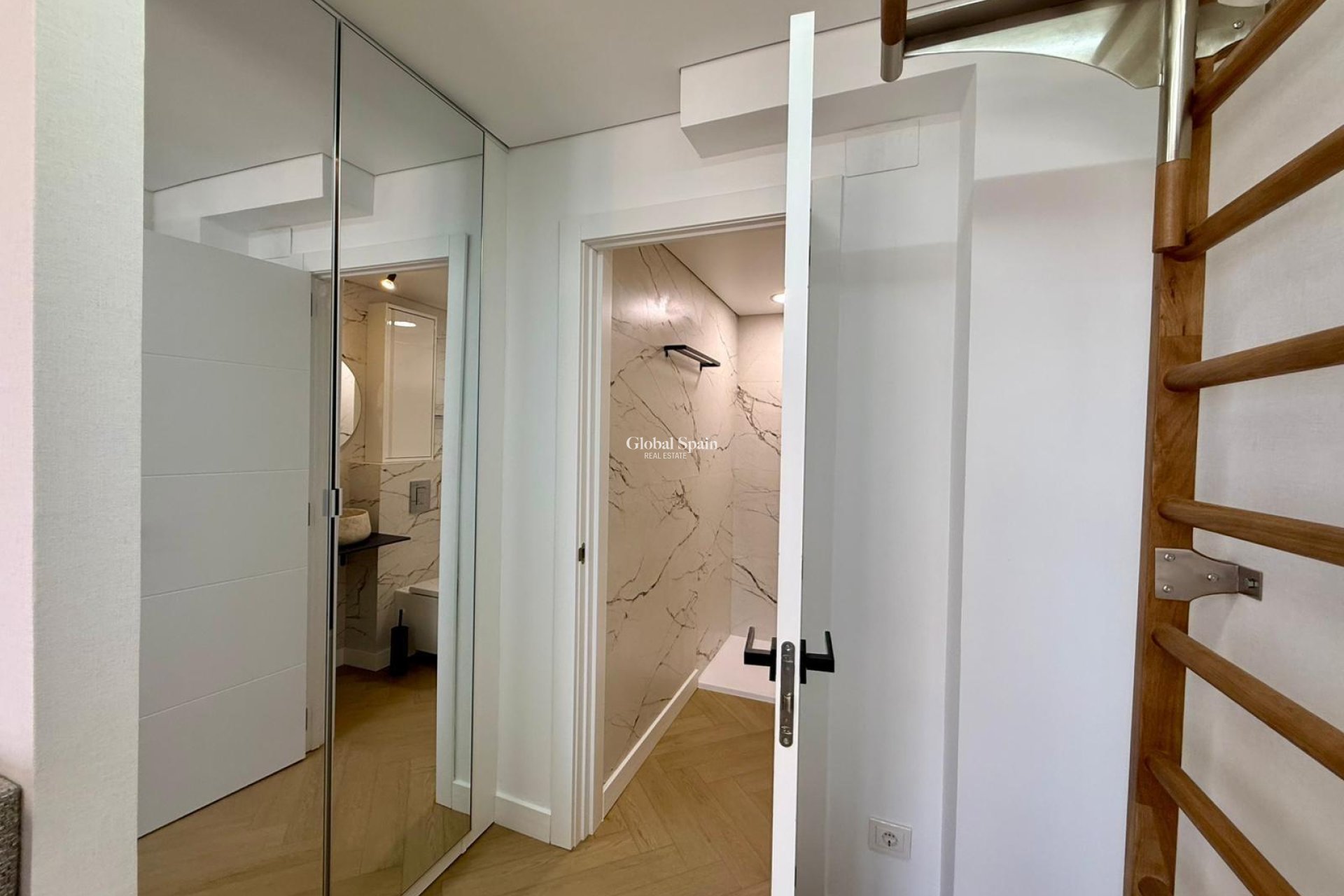 Resale - APARTMENT -
GUARDAMAR DEL SEGURA