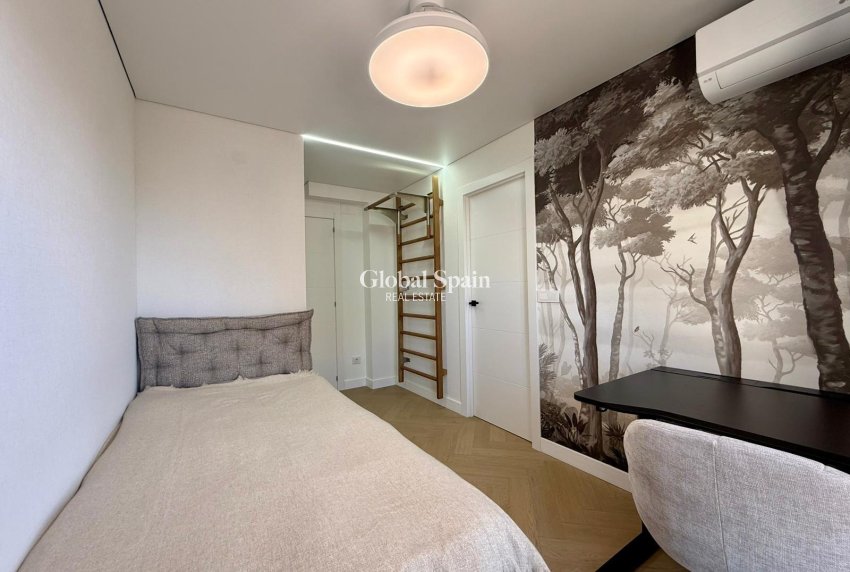 Resale - APARTMENT -
GUARDAMAR DEL SEGURA