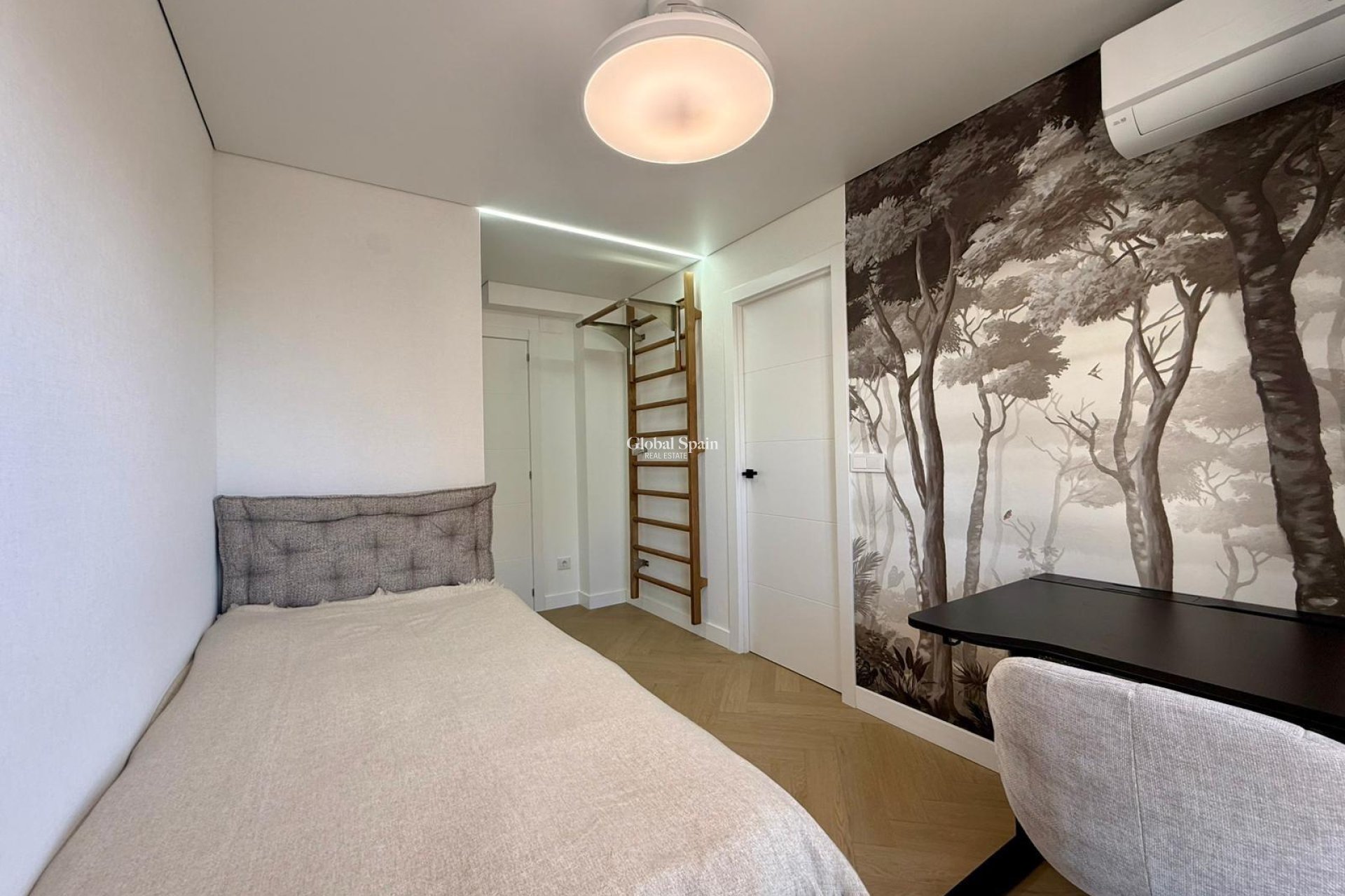 Resale - APARTMENT -
GUARDAMAR DEL SEGURA