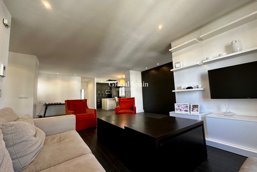 Resale - APARTMENT -
GUARDAMAR DEL SEGURA