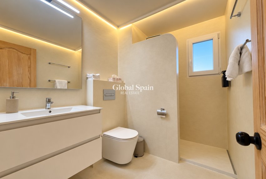 Resale - APARTMENT -
JÁVEA - Port