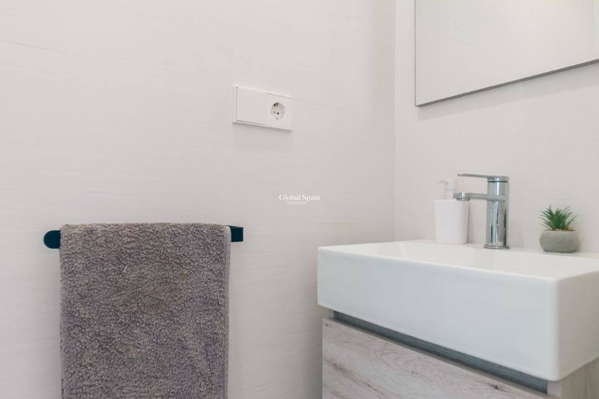 Resale - APARTMENT -
L'ALBIR - center