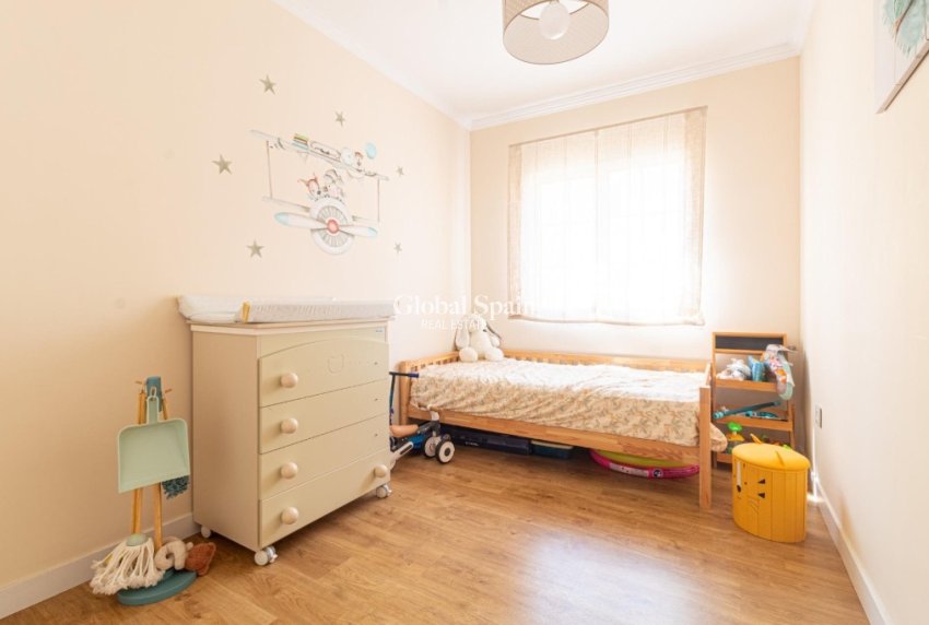 Resale - Apartment -
La Veleta