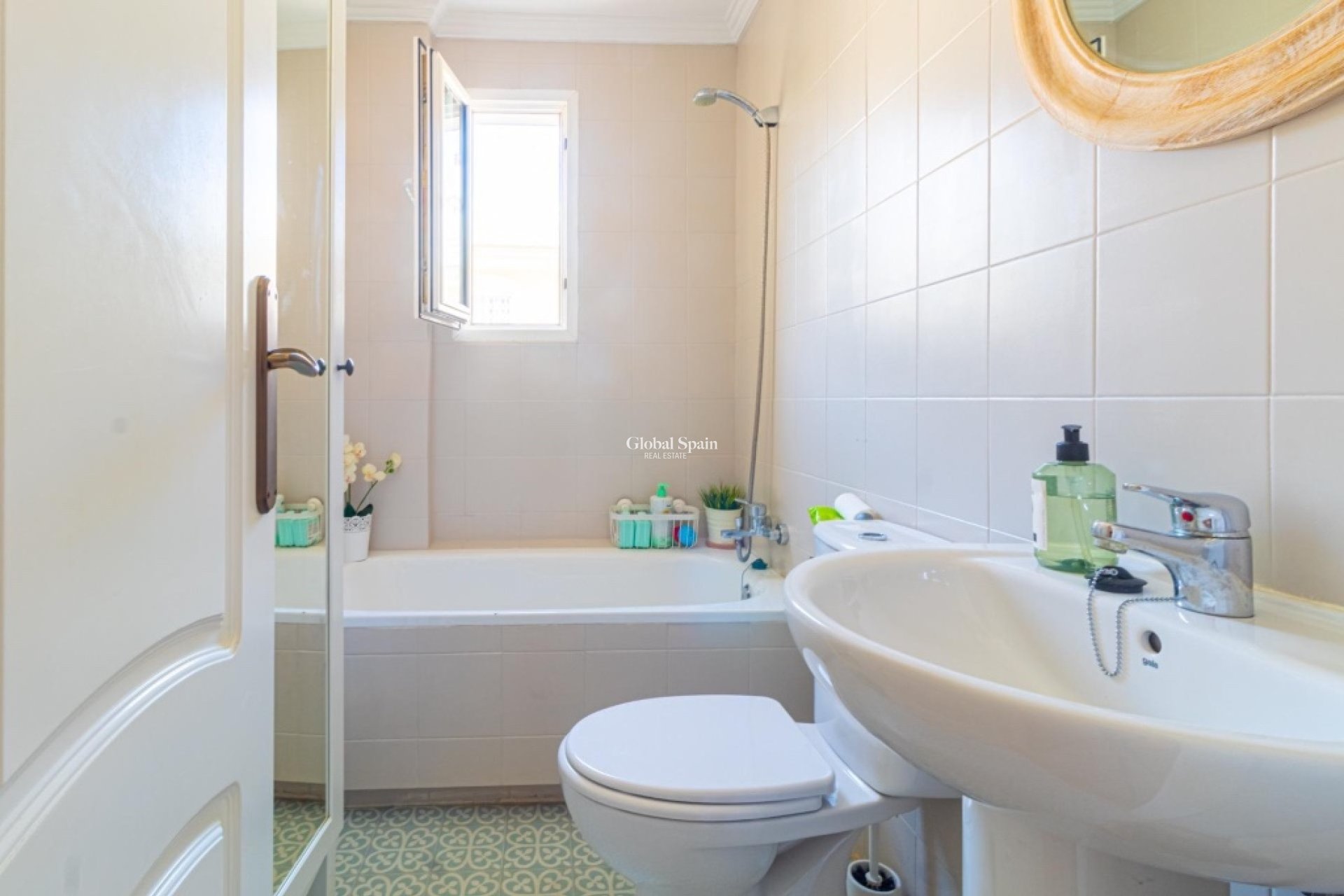 Resale - Apartment -
La Veleta