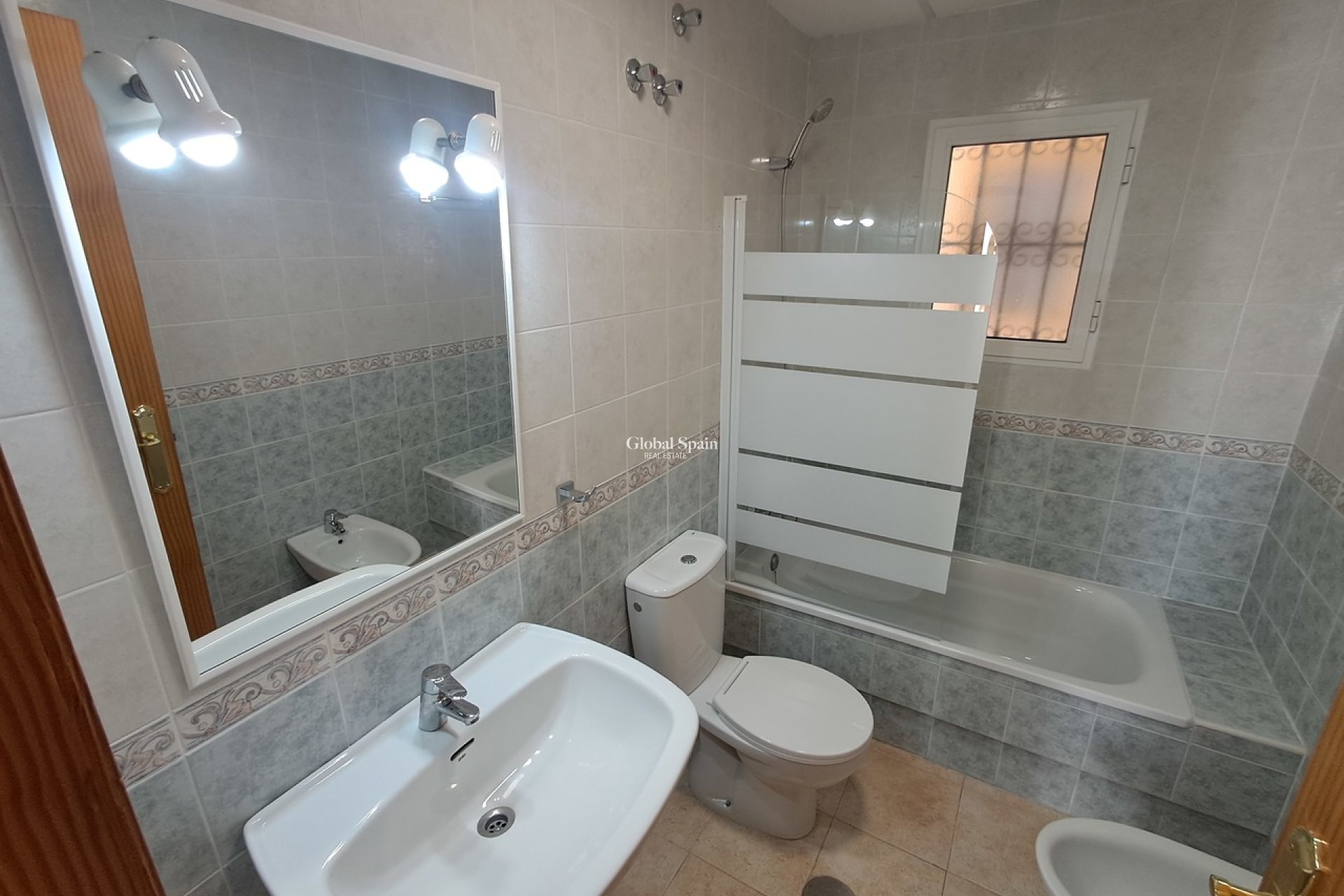 Resale - APARTMENT -
LA ZENIA - Costa Blanca