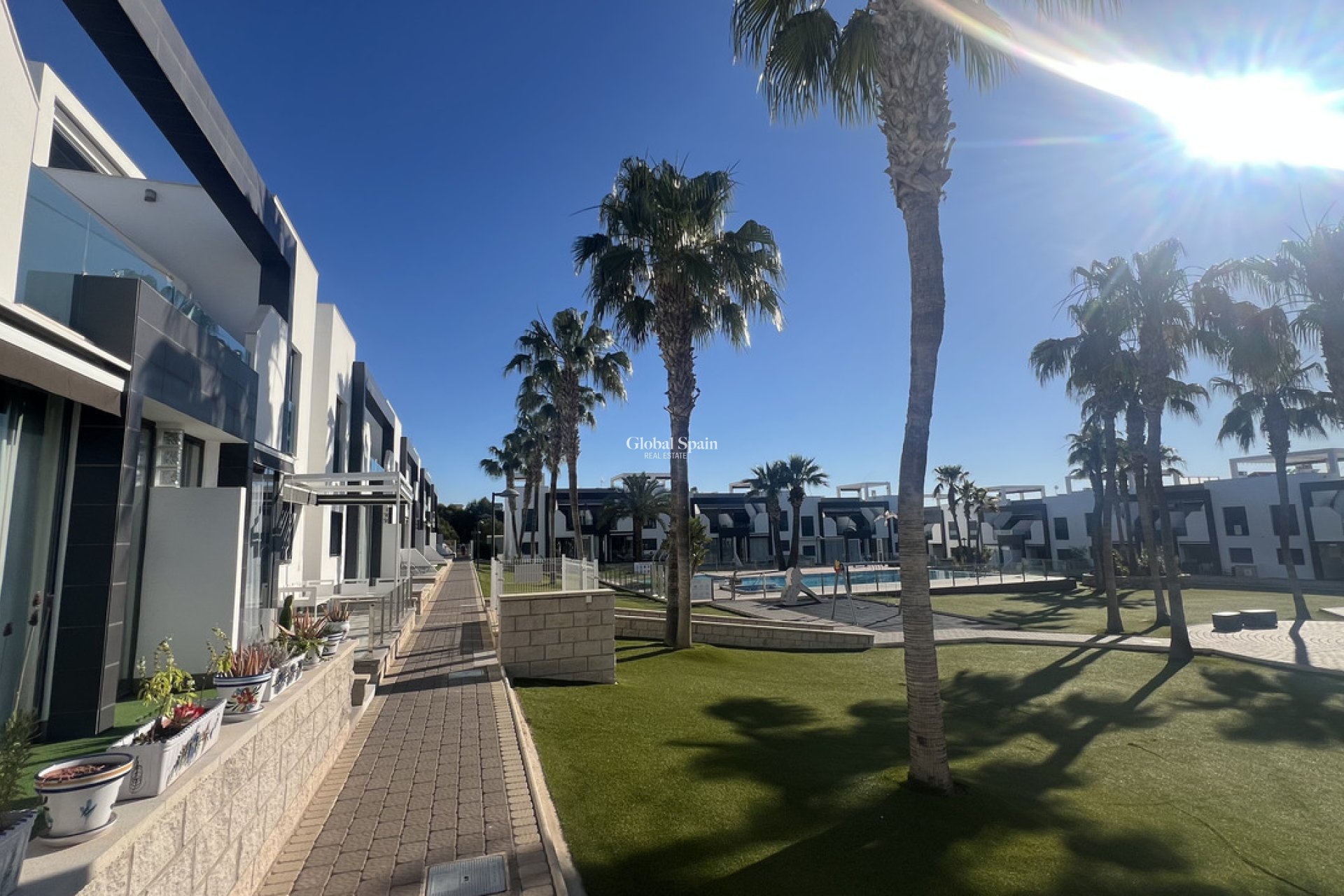 Resale - APARTMENT -
LA ZENIA - Costa Blanca