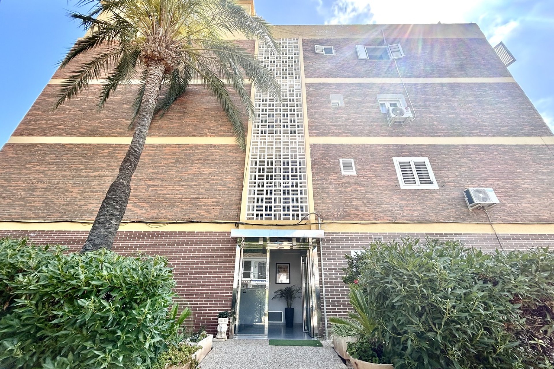 Resale - APARTMENT -
LA ZENIA - Costa Blanca