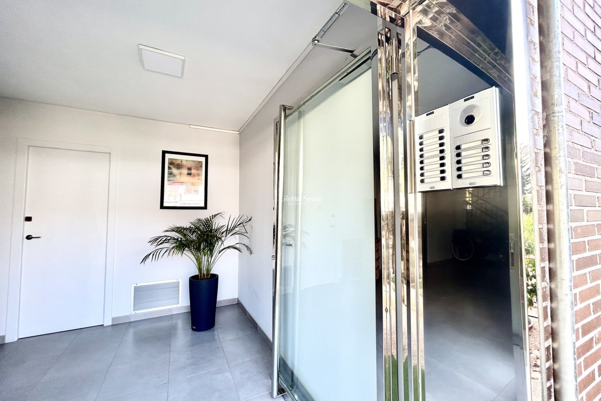 Resale - APARTMENT -
LA ZENIA - Costa Blanca