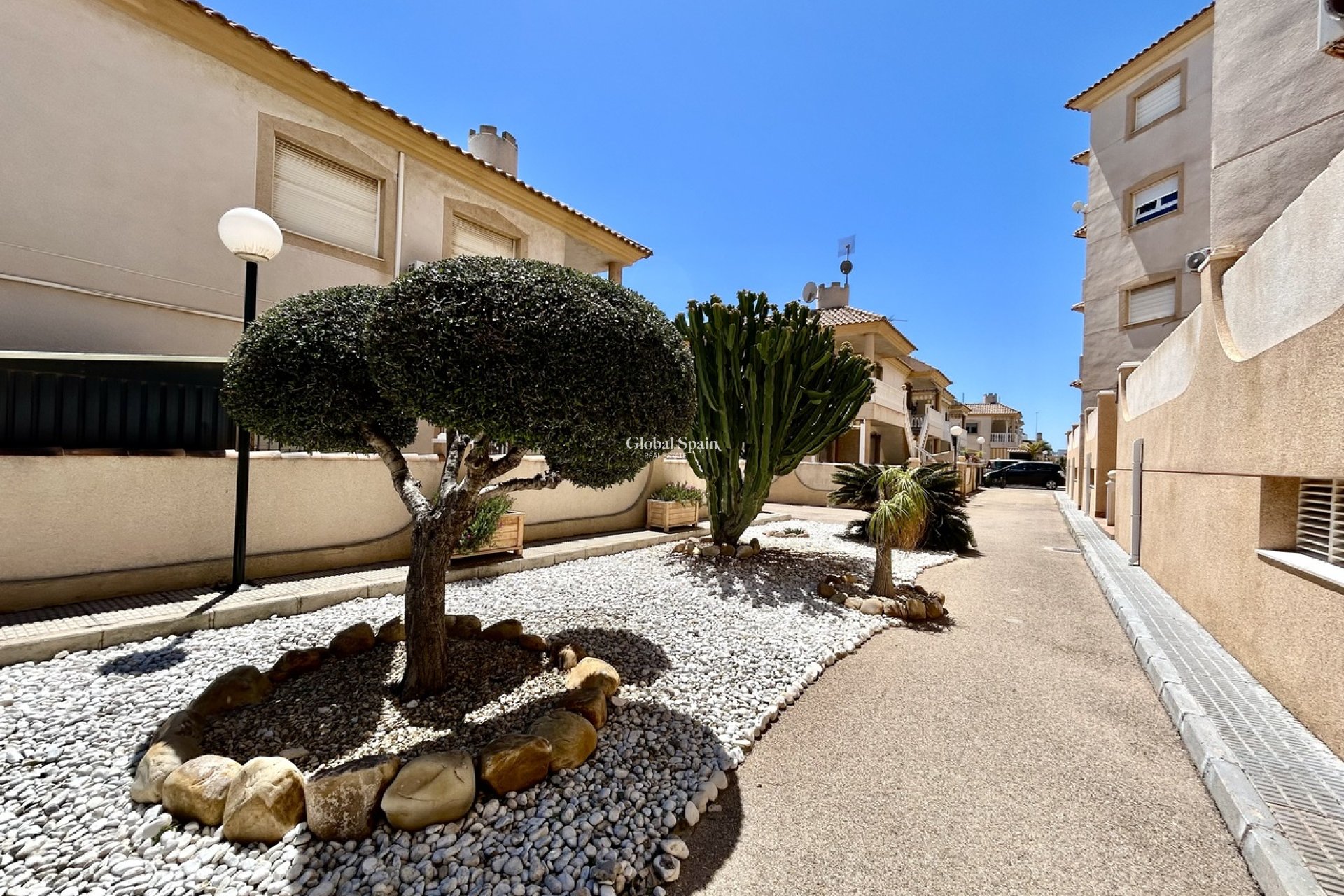 Resale - APARTMENT -
LA ZENIA - Costa Blanca