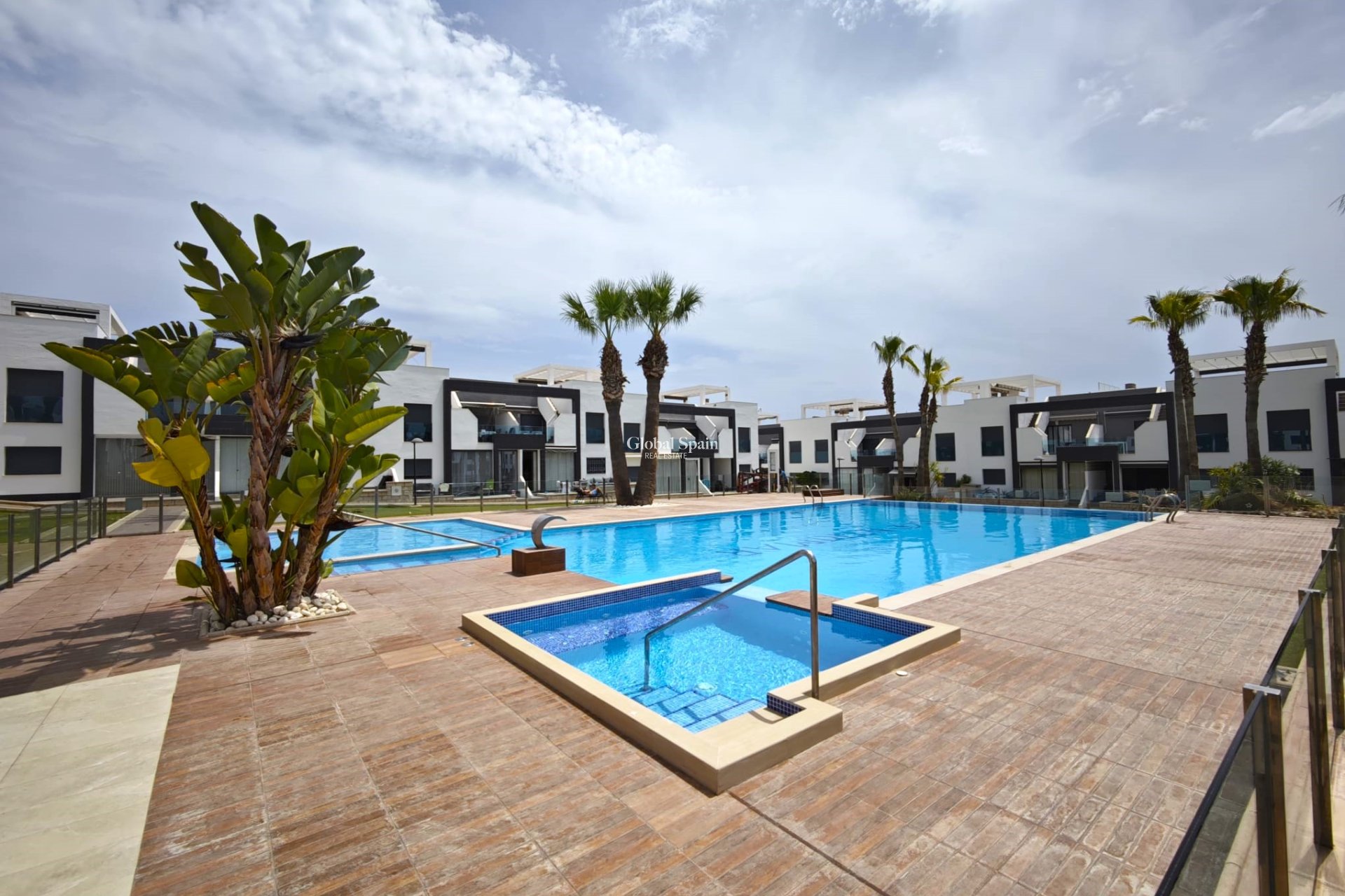 Resale - APARTMENT -
LA ZENIA - Costa Blanca