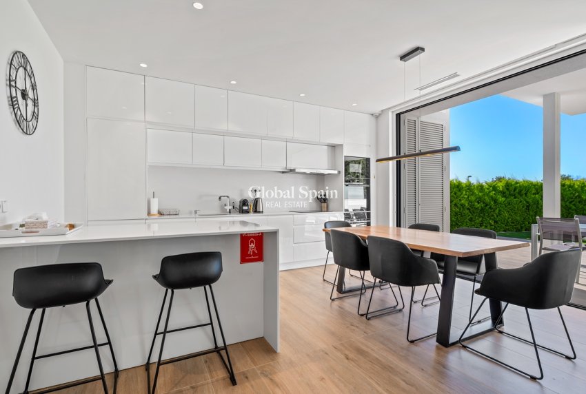 Resale - APARTMENT -
LAS COLINAS GOLF RESORT - Costa Blanca