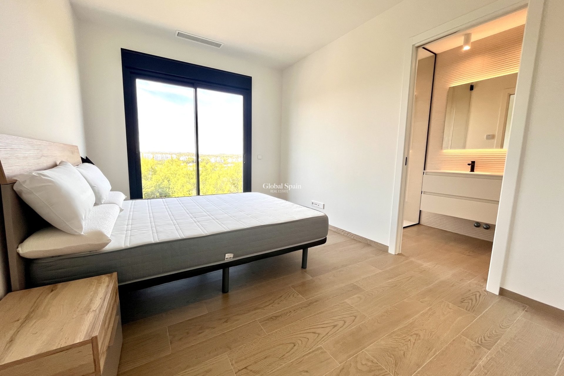 Resale - APARTMENT -
LAS COLINAS GOLF RESORT - Costa Blanca