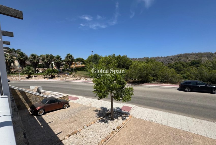 Resale - APARTMENT -
LAS RAMBLAS GOLF - Inland