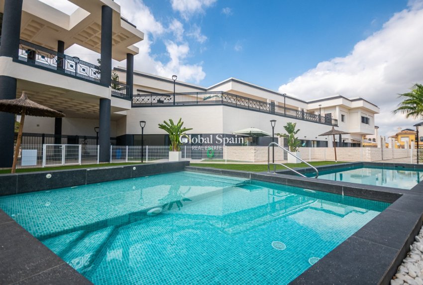 Resale - Apartment -
Lo Crispin