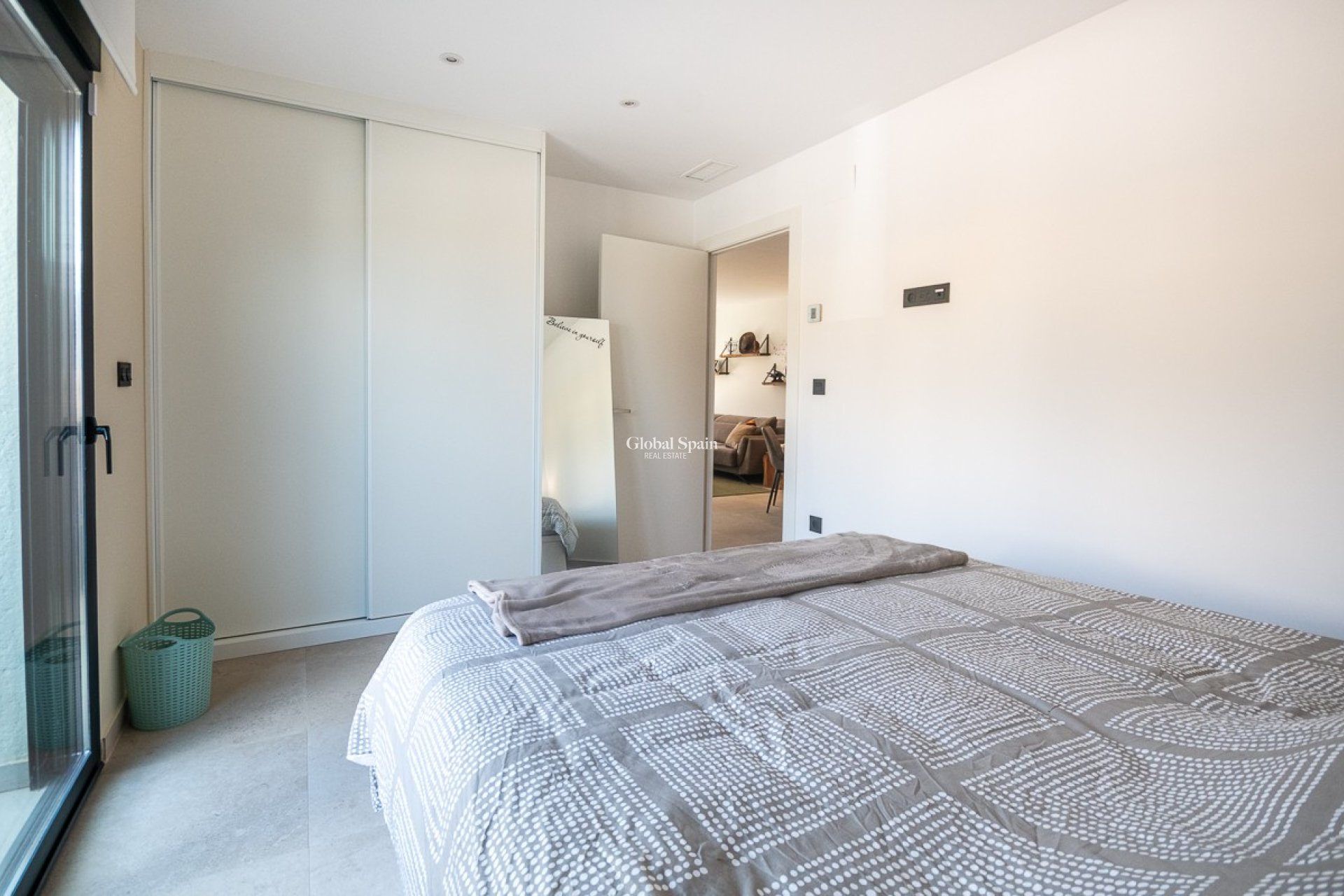 Resale - Apartment -
Lo Crispin