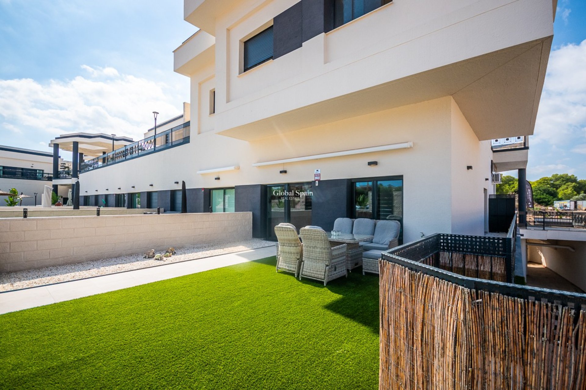 Resale - Apartment -
Lo Crispin