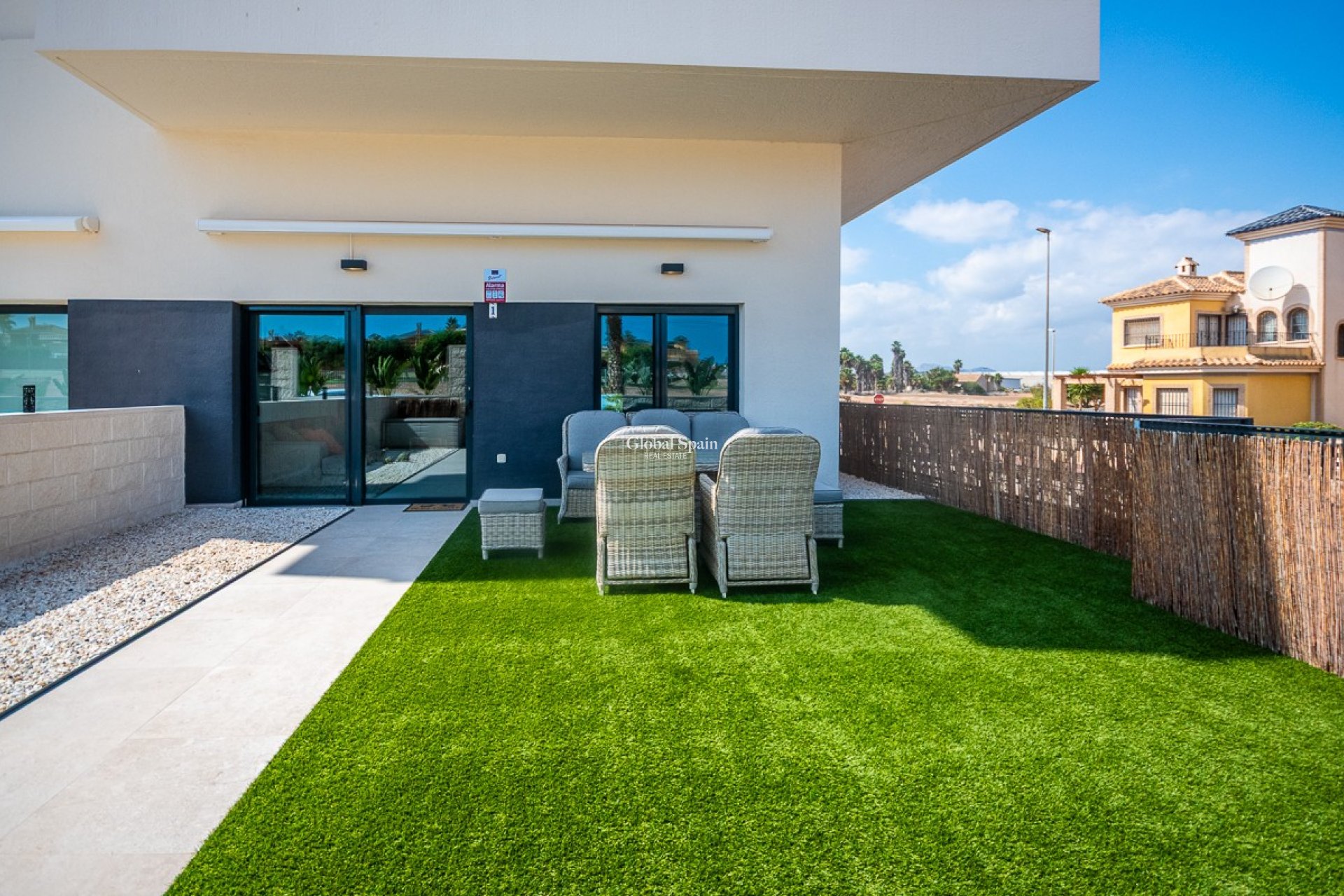 Resale - Apartment -
Lo Crispin