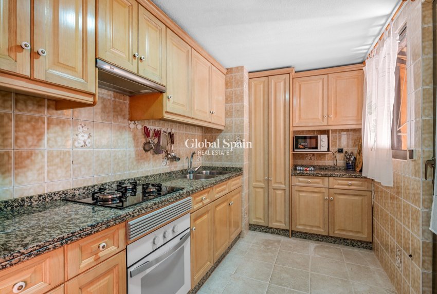 Resale - APARTMENT -
LOS ARENALES DEL SOL - Segunda linea playa