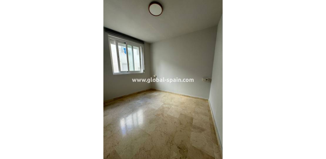 Resale - Apartment - Middle Floor Apartment - Marbella - Costa del Sol