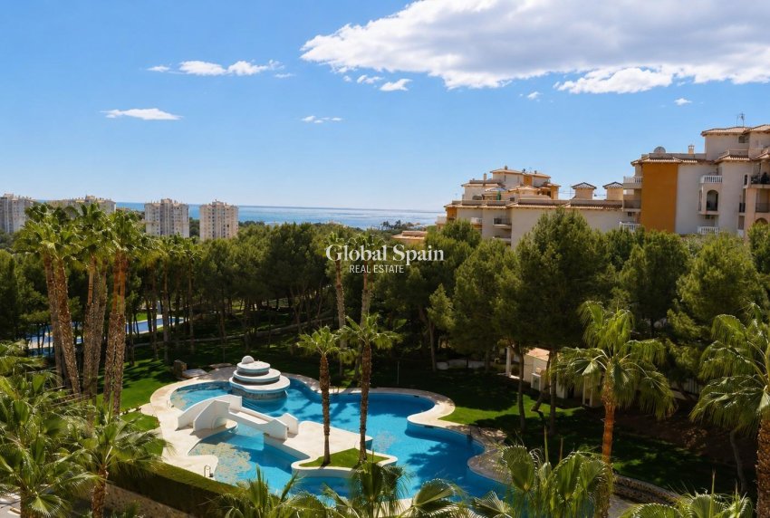 Resale - APARTMENT -
ORIHUELA COSTA - Altos de campoamor