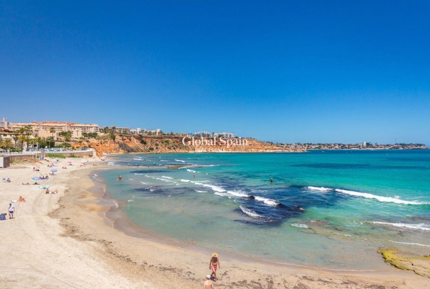 Resale - APARTMENT -
ORIHUELA COSTA - Altos de campoamor