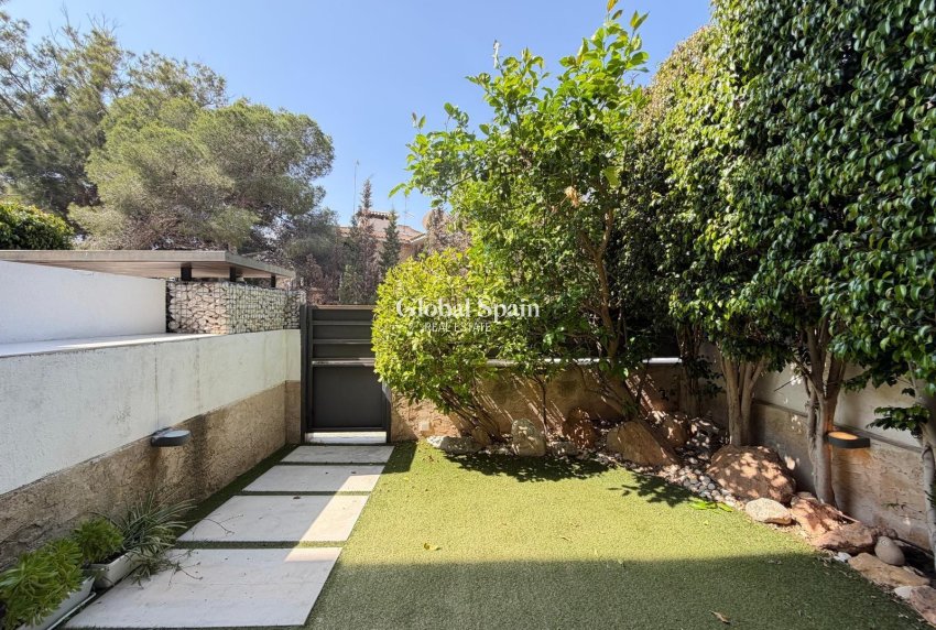 Resale - APARTMENT -
ORIHUELA COSTA - Altos de campoamor
