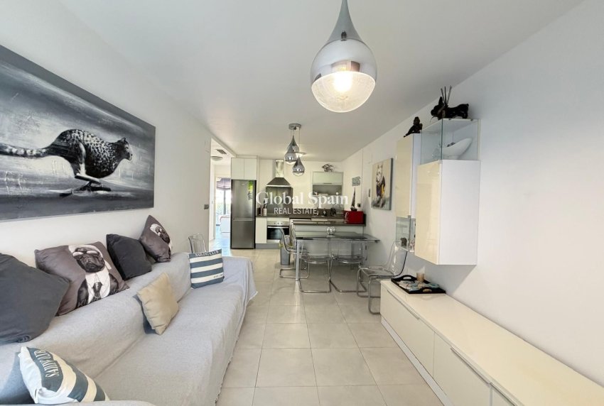 Resale - APARTMENT -
ORIHUELA COSTA - Altos de campoamor