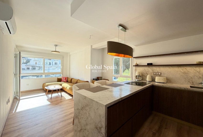 Resale - APARTMENT -
ORIHUELA COSTA - Altos de campoamor
