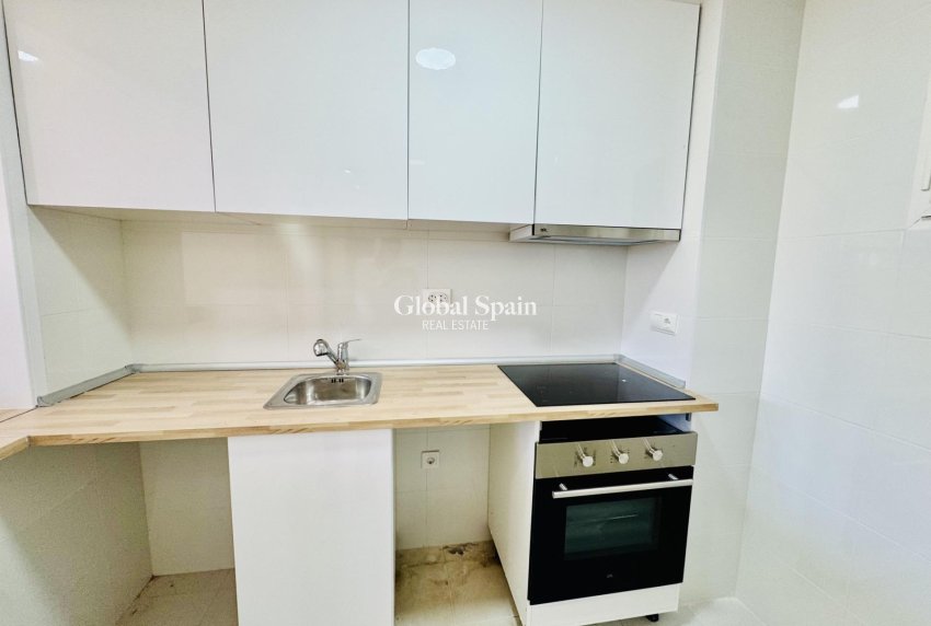 Resale - APARTMENT -
ORIHUELA COSTA - Altos de campoamor