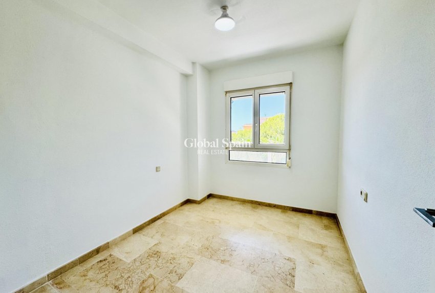 Resale - APARTMENT -
ORIHUELA COSTA - Altos de campoamor