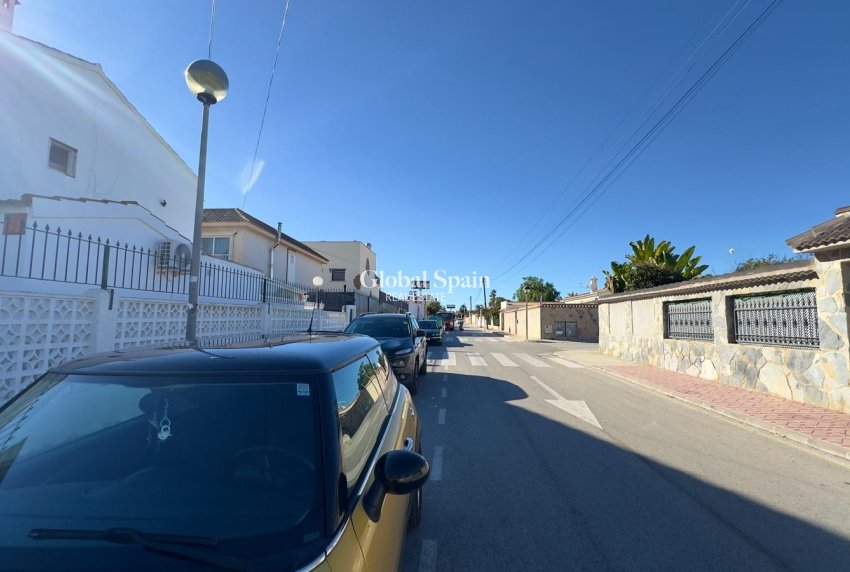 Resale - APARTMENT -
ORIHUELA COSTA - CABO ROIG