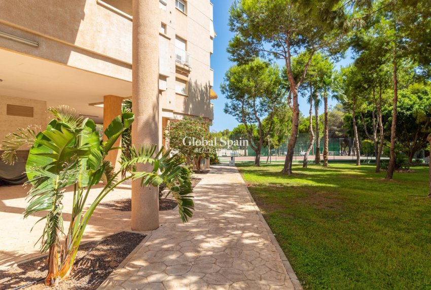 Resale - APARTMENT -
ORIHUELA COSTA - CAMPOAMOR