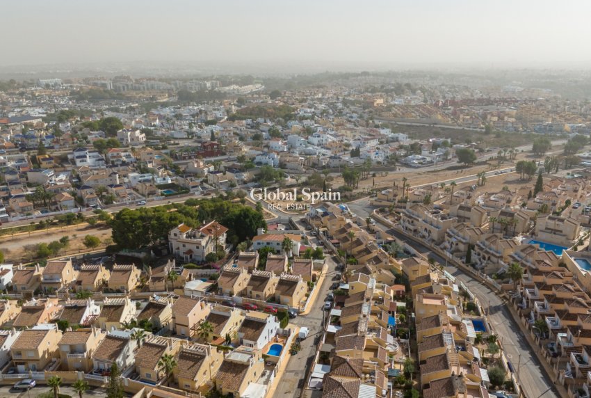 Resale - APARTMENT -
ORIHUELA COSTA - Costa Blanca