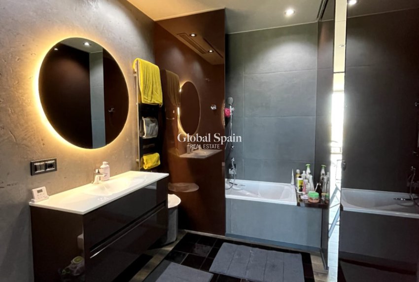 Resale - APARTMENT -
ORIHUELA COSTA - Costa Blanca