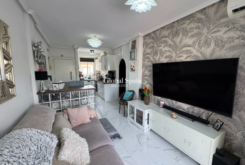 Resale - APARTMENT -
ORIHUELA COSTA - Costa Blanca