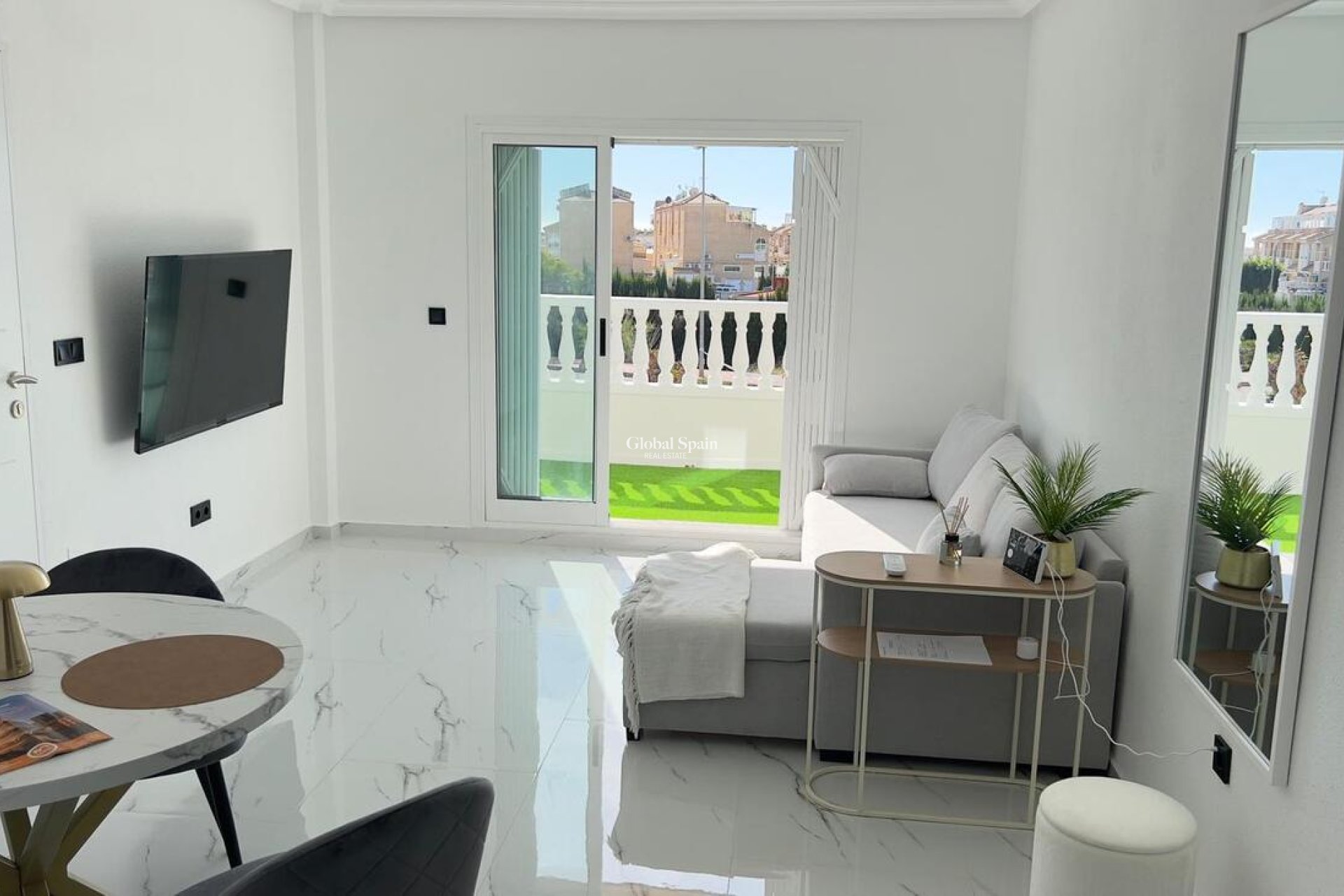 Resale - APARTMENT -
ORIHUELA COSTA - Costa Blanca
