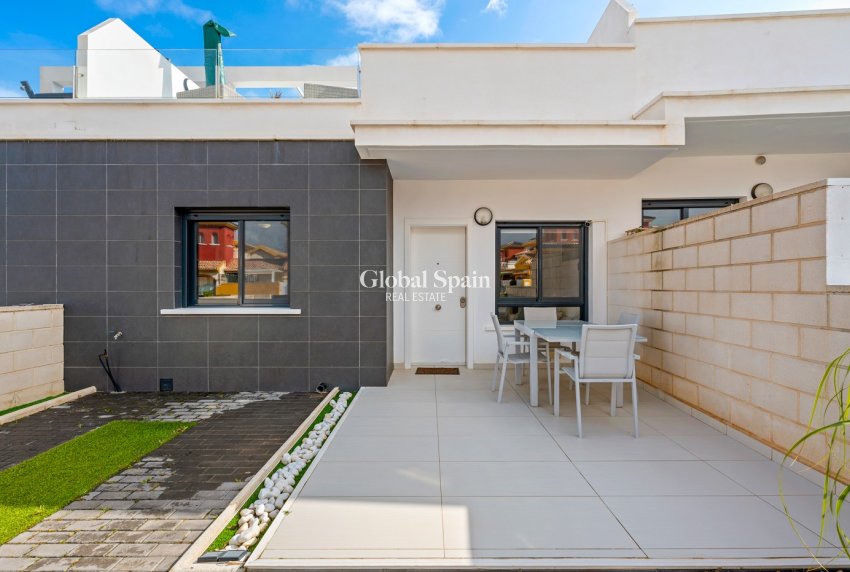 Resale - APARTMENT -
ORIHUELA COSTA - Costa Blanca