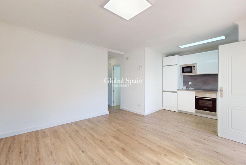 Resale - APARTMENT -
ORIHUELA COSTA - Costa Blanca