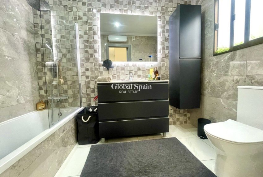 Resale - APARTMENT -
ORIHUELA COSTA - Costa Blanca