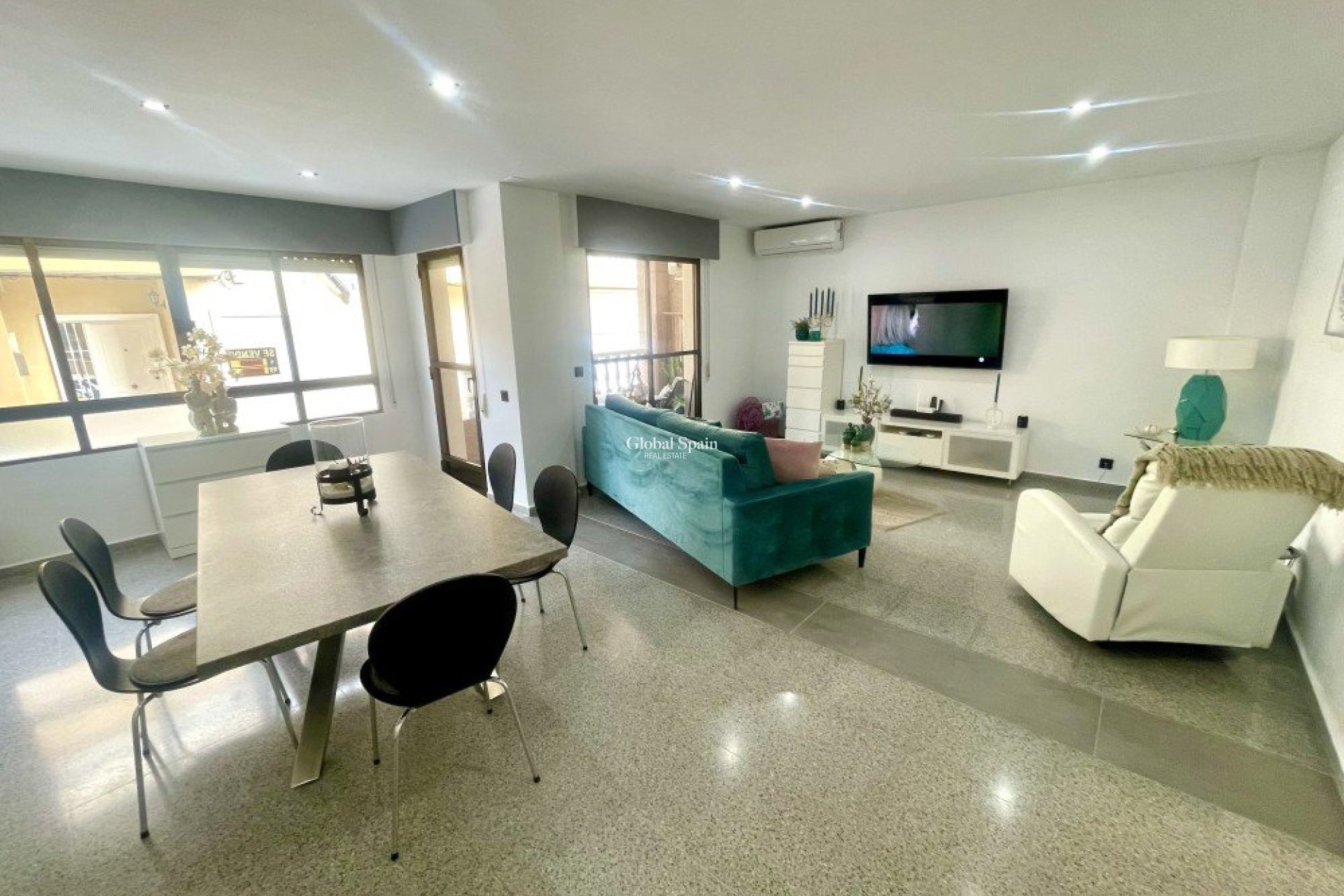 Resale - APARTMENT -
ORIHUELA COSTA - Costa Blanca