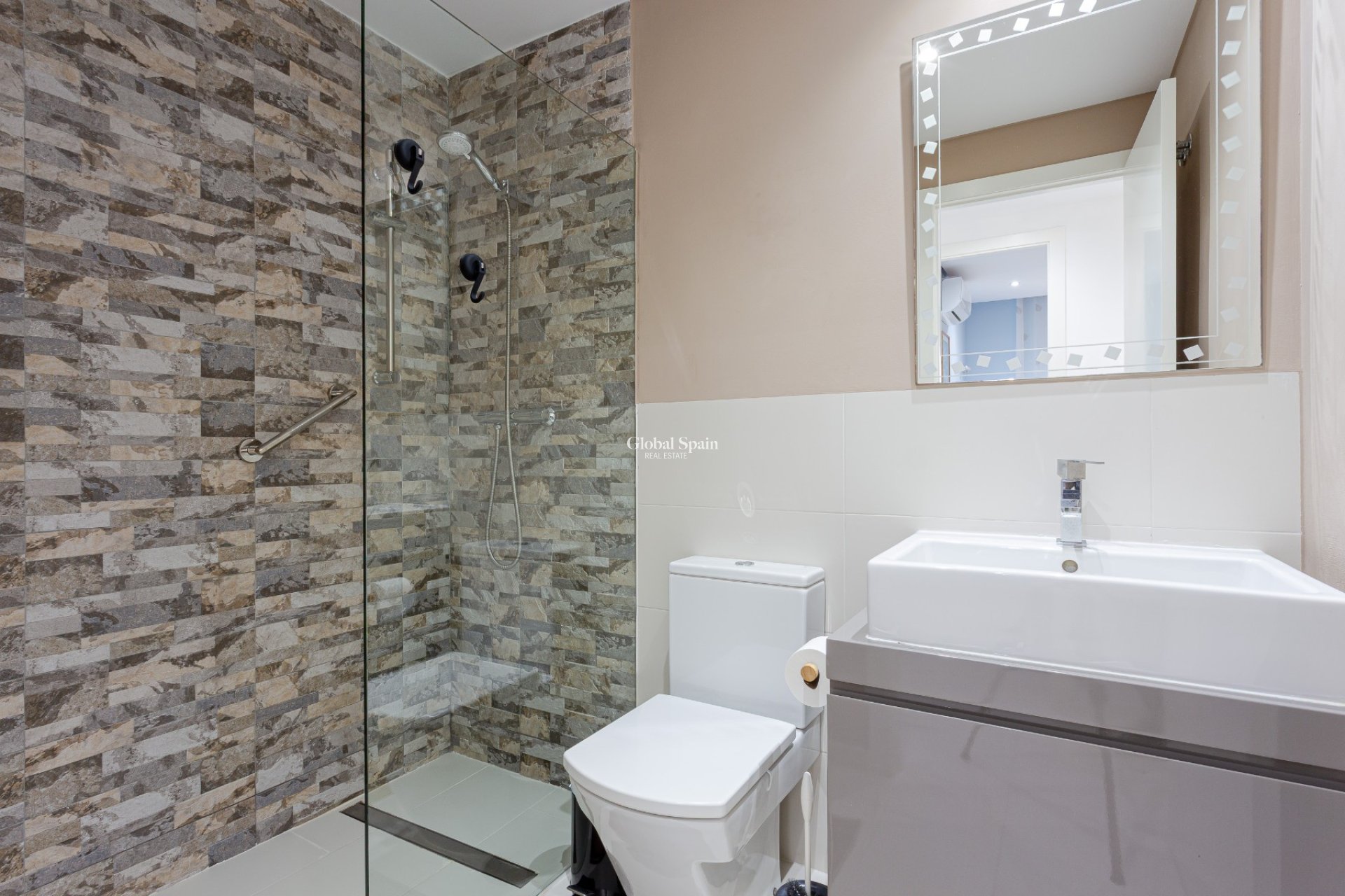Resale - APARTMENT -
ORIHUELA COSTA - Costa Blanca