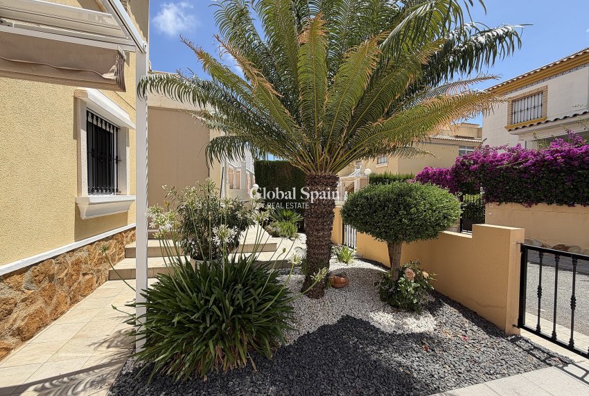 Resale - APARTMENT -
ORIHUELA COSTA - Costa Blanca